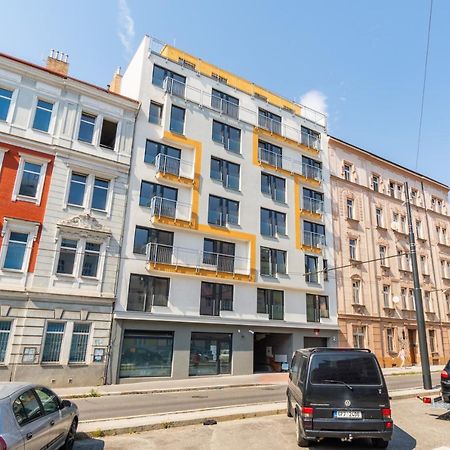 Brand New Two Room Apartment #34 With Free Secure Parking In The Center Prague Exterior photo