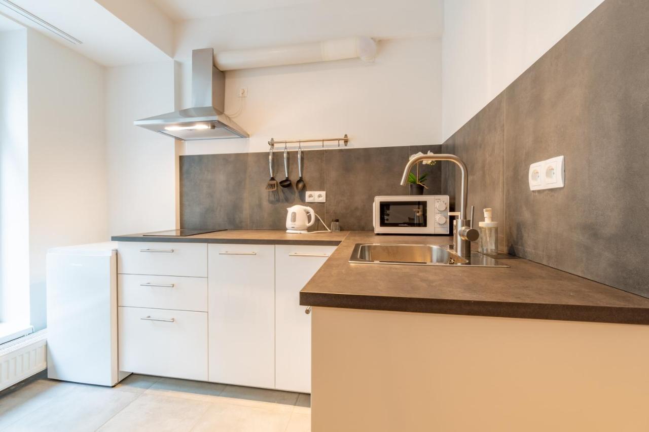 Brand New Two Room Apartment #34 With Free Secure Parking In The Center Prague Exterior photo