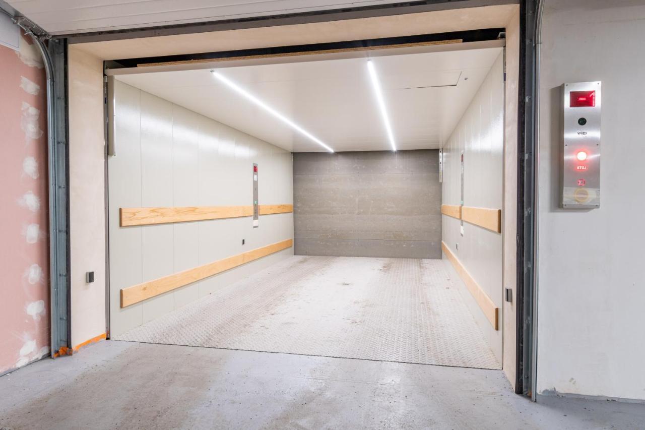 Brand New Two Room Apartment #34 With Free Secure Parking In The Center Prague Exterior photo