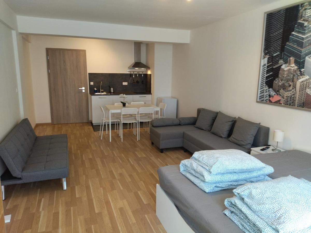 Brand New Two Room Apartment #34 With Free Secure Parking In The Center Prague Exterior photo